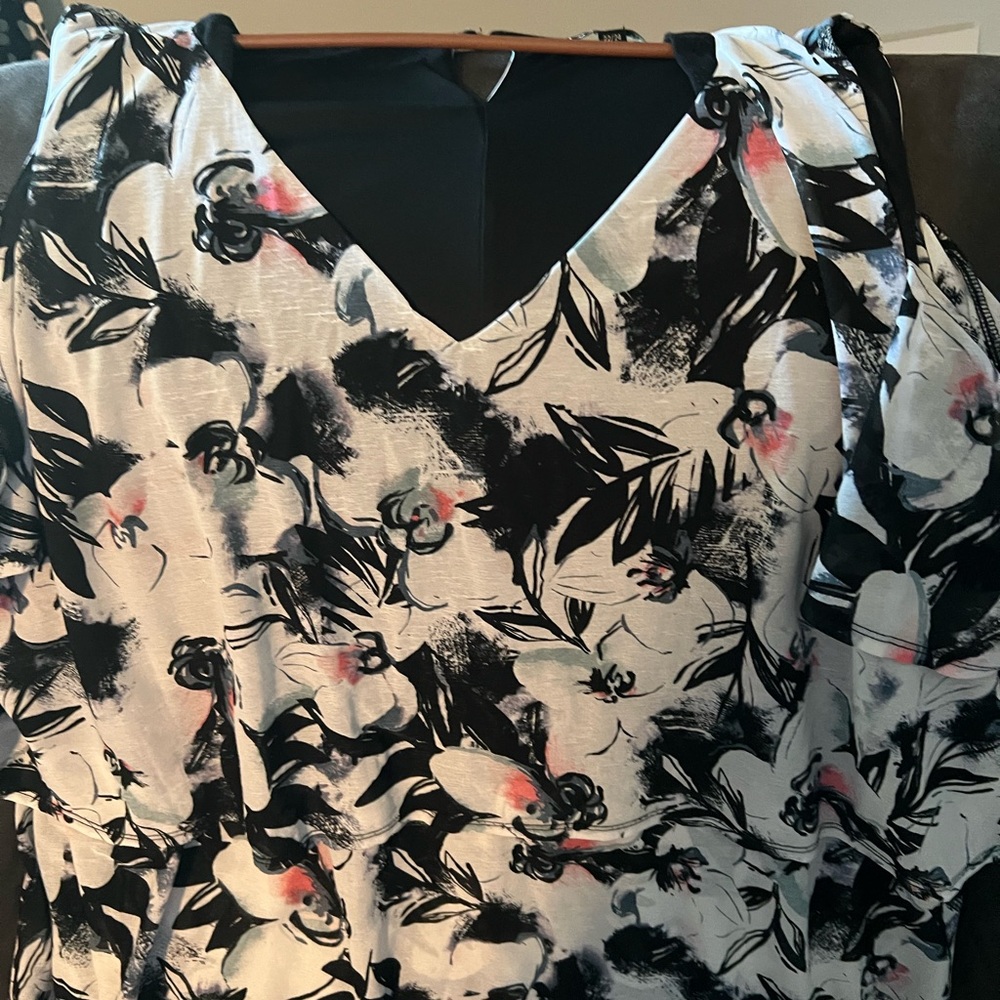 Pretty Black/Pink/flower design on a white background Cold shoulder Top. Size 3X